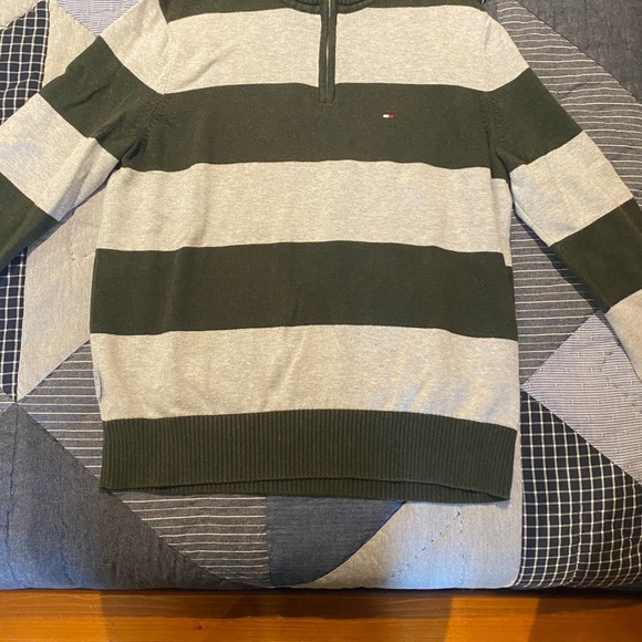 Tommy Hilfiger quarter zip - Picture 2 of 3
